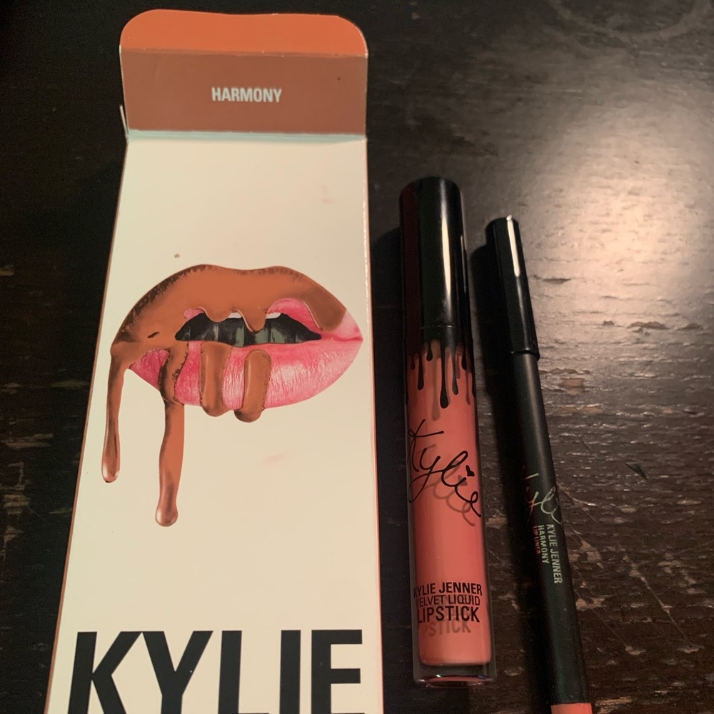 Kylie Velvet Liquid Lipstick and Liner